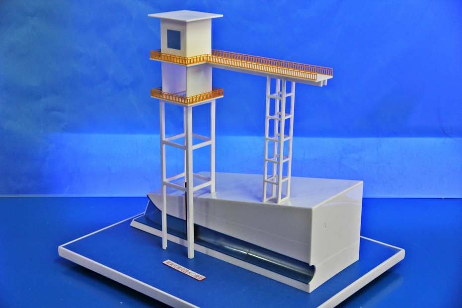 框架式塔式进水口模型
